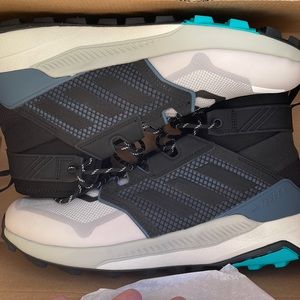 Adidas trailmaker 11.5 mens white/blue -brand new